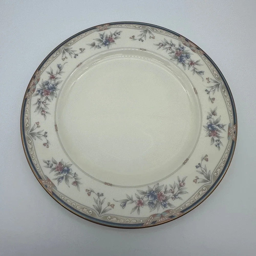 Noritake Lylewood 8.25 Inch Salad Lunch Plates Set of 2 Floral Ivory